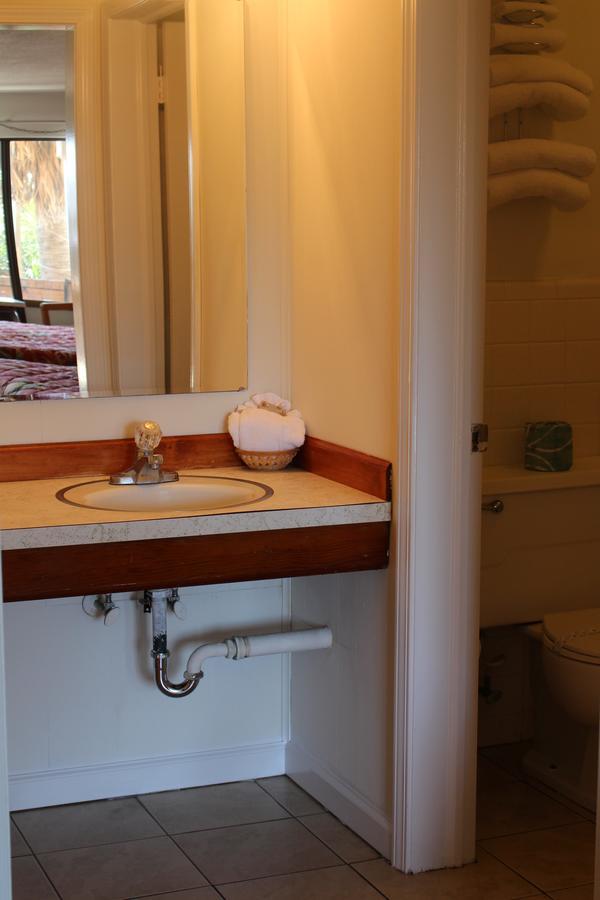Oceaneer Motel 3*