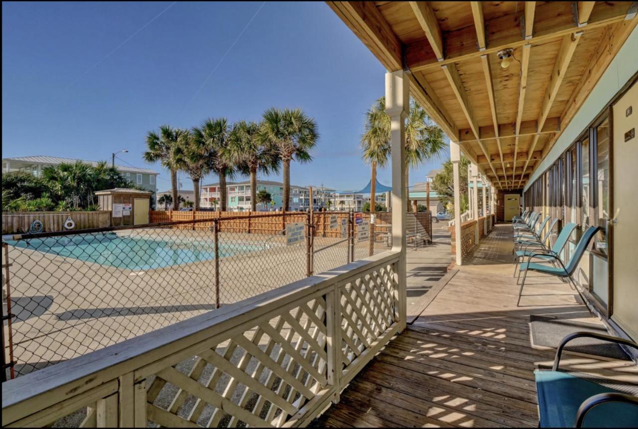 Oceaneer Motel